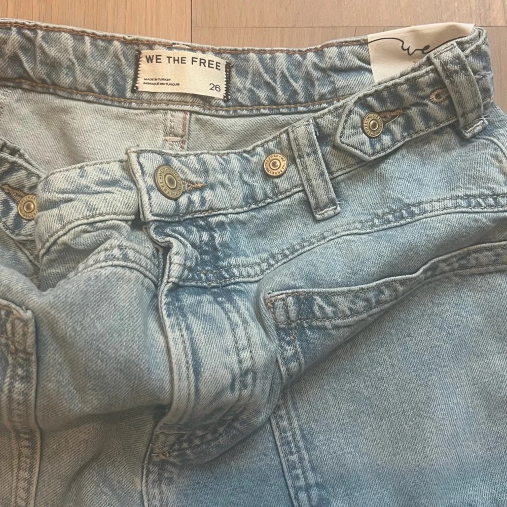 We The Free Blue Boyfriend Jeans Relaxed Fit - Picture 3 of 6